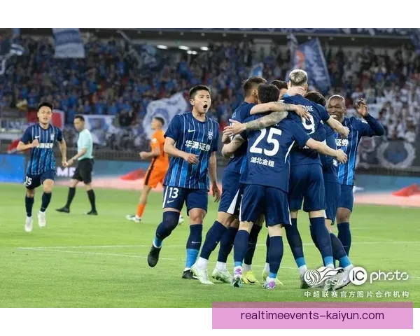 J1联赛远射王表现稳健,持续吸引媒体关注与球迷期待 J1联赛远射王表现稳健,持续吸引媒体关注与球迷期待